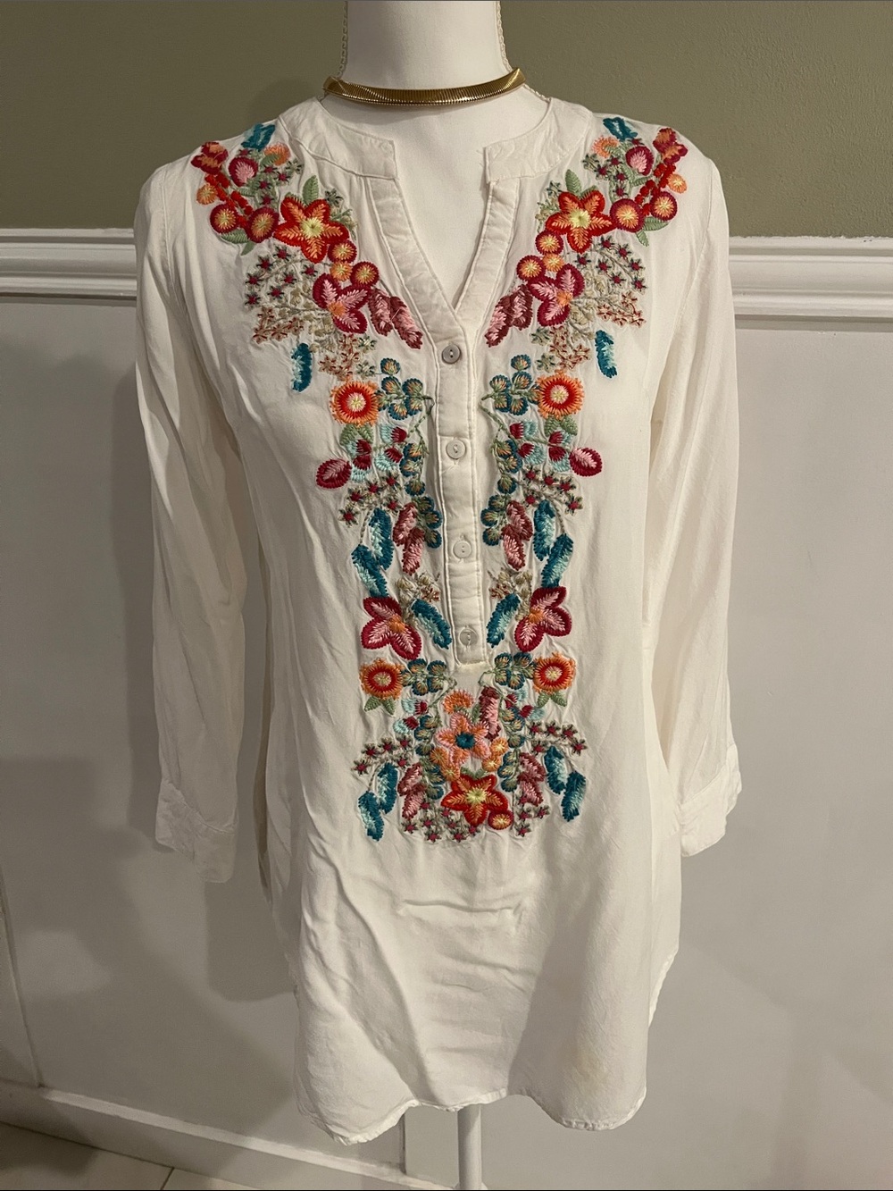 Solitaire Boho White Embroidered Floral Tunic small